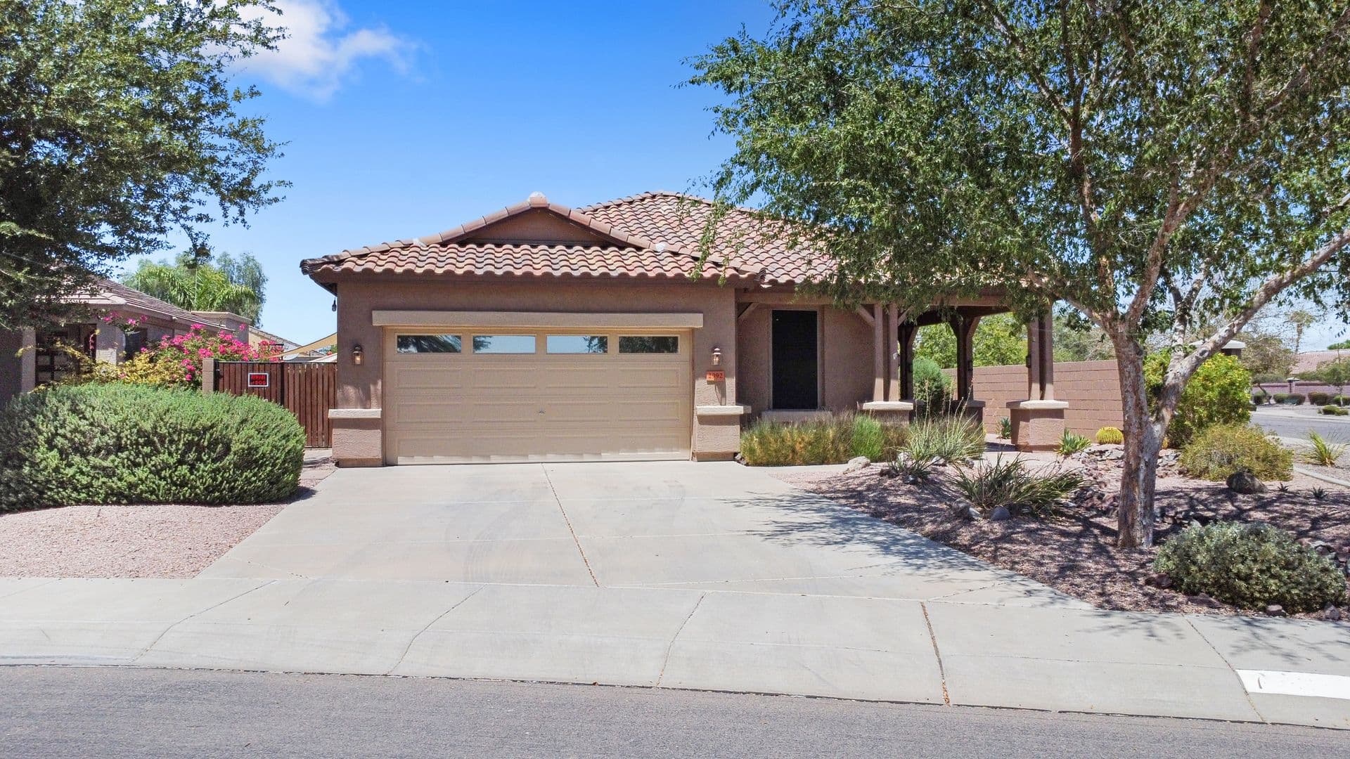 Gilbert House: 2992 E Ravenswood Dr