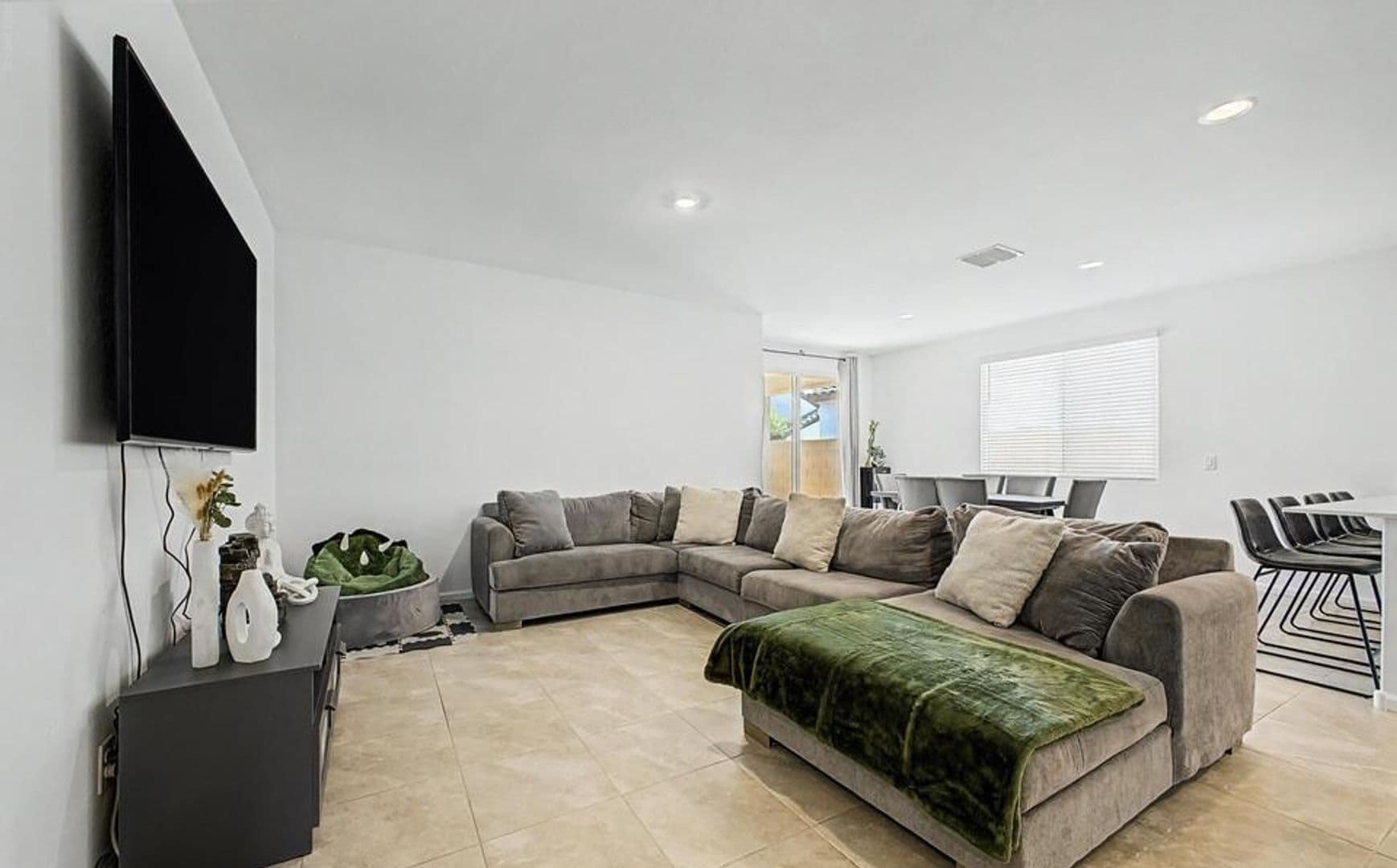 Goodear House: 15587 W KENDALL ST