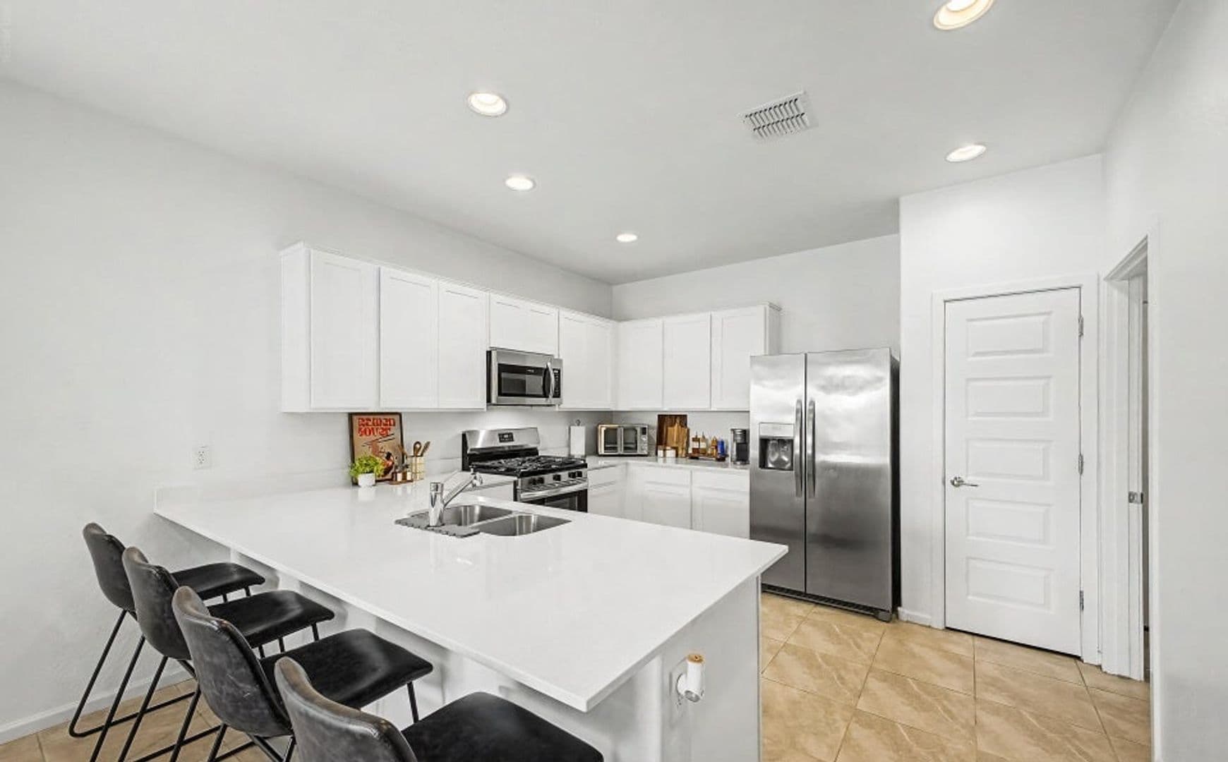 Goodear House: 15587 W KENDALL ST
