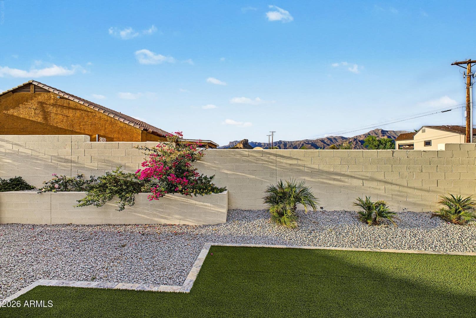 Gold Canyon House: 6645 S Solado Pl