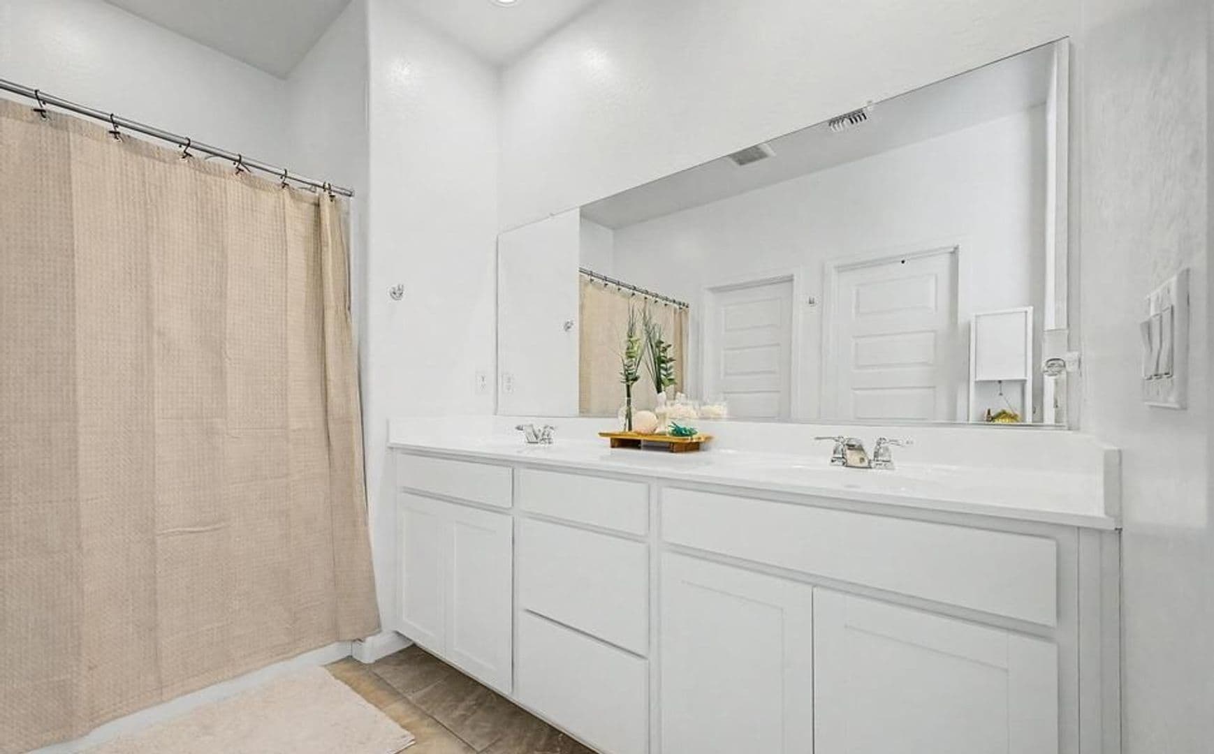 Goodear House: 15587 W KENDALL ST