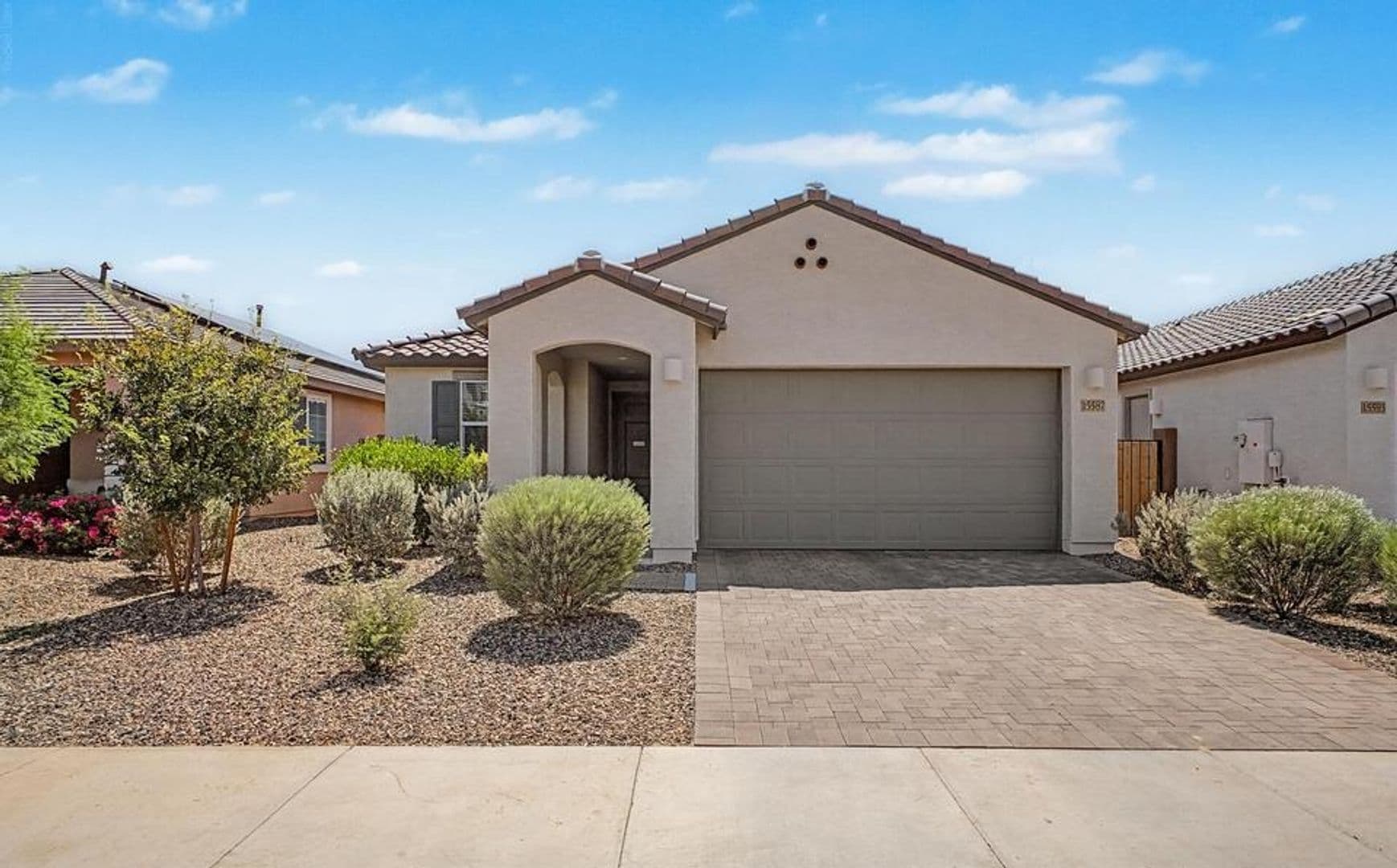 Goodear House: 15587 W KENDALL ST