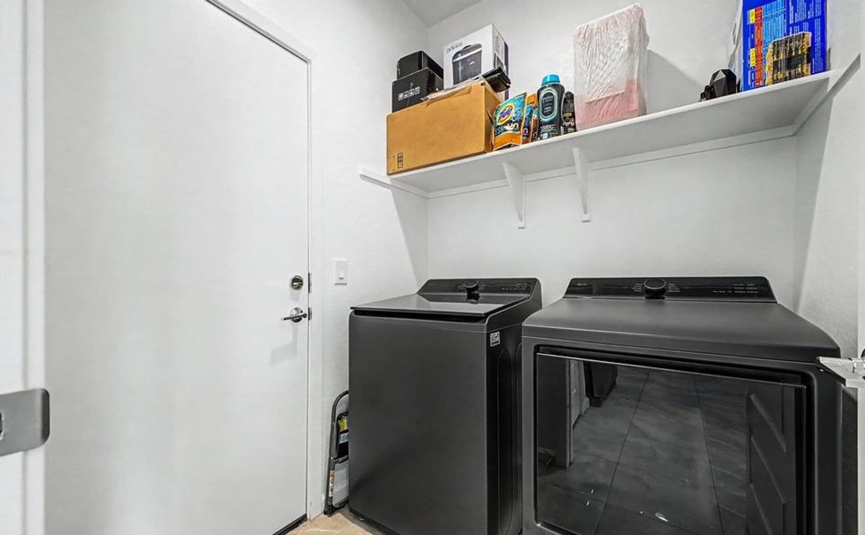 Goodear House: 15587 W KENDALL ST