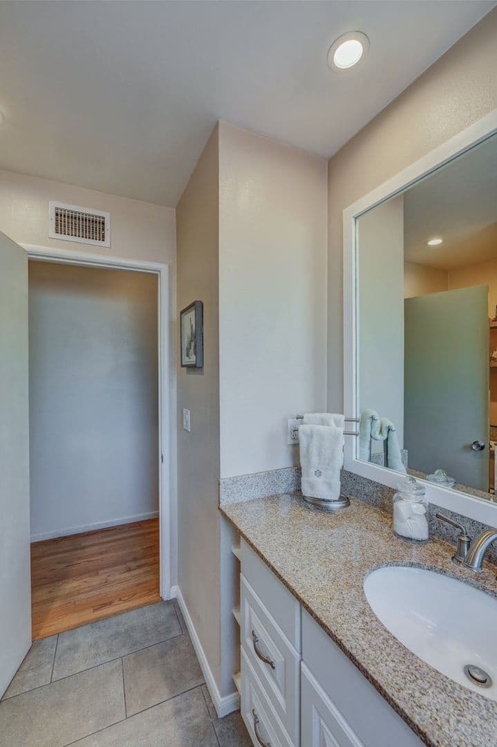 Riverside House: 3126 Wendell Way