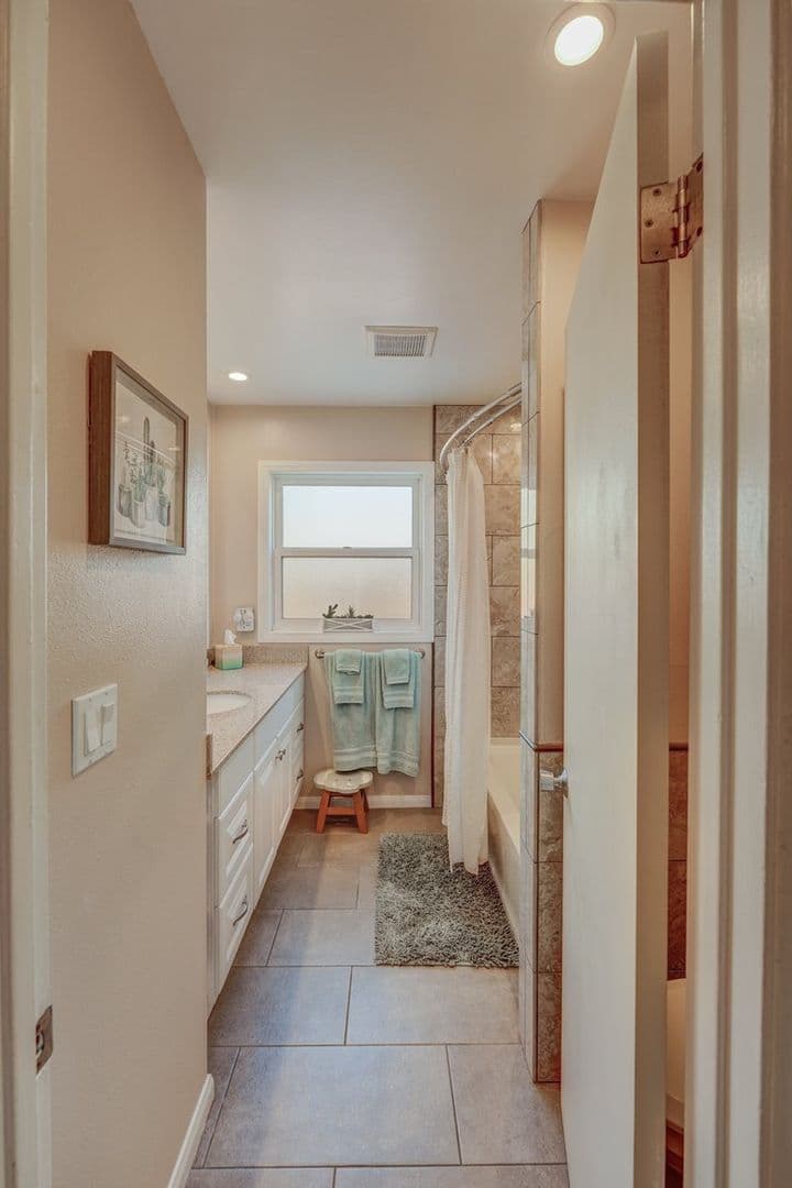 Riverside House: 3126 Wendell Way