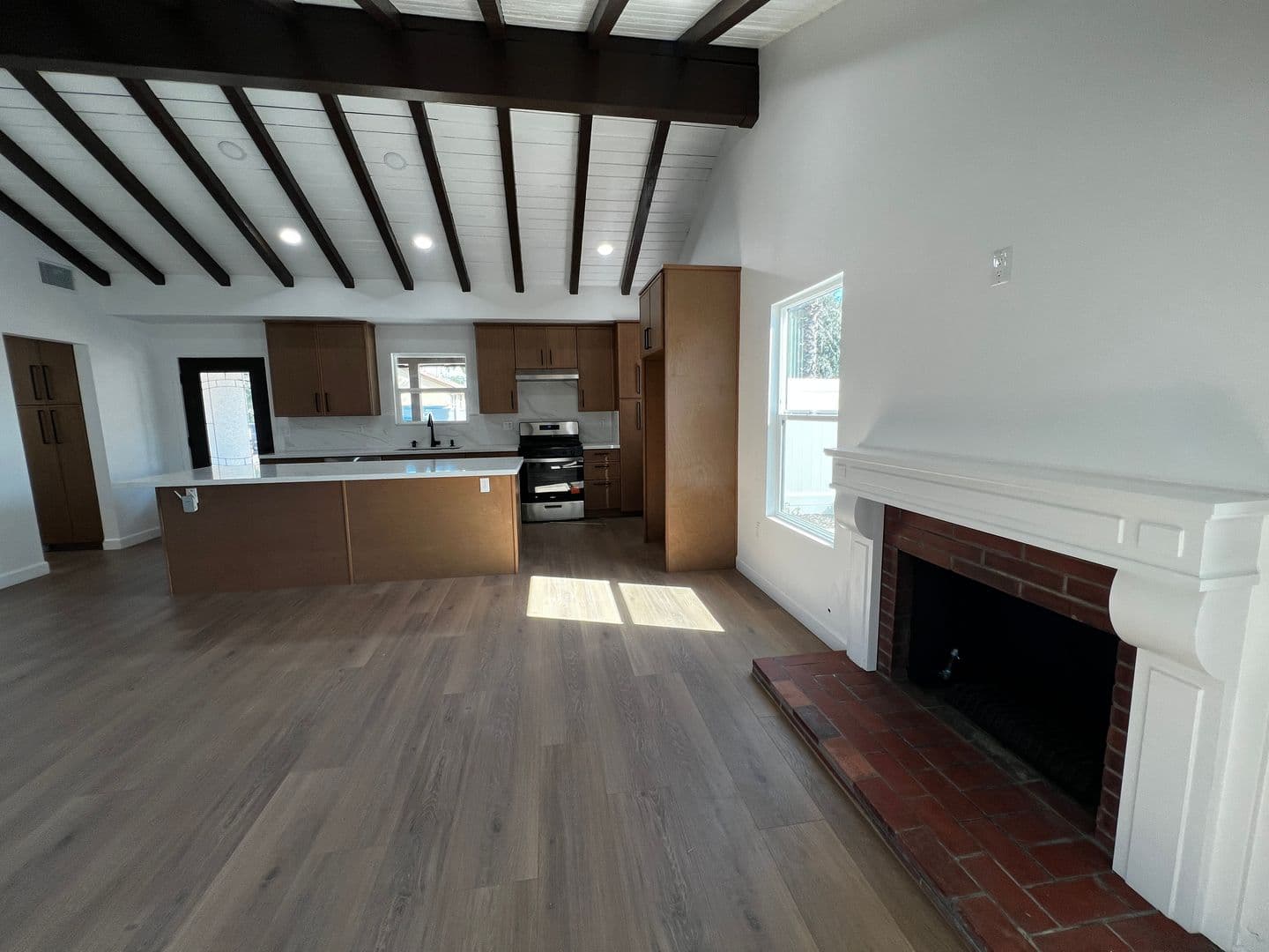Anaheim House: 961 S Claudina St