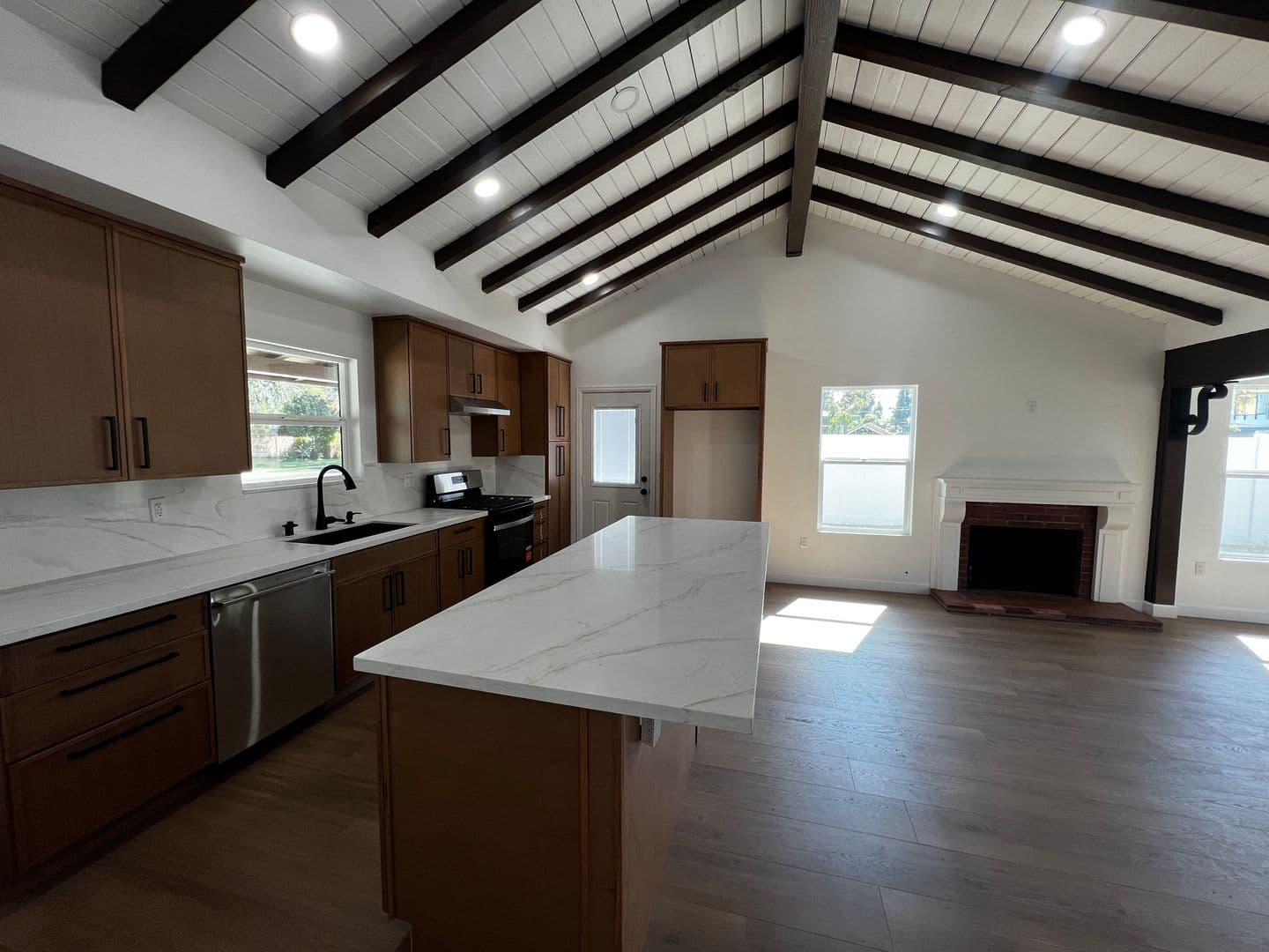 Anaheim House: 961 S Claudina St