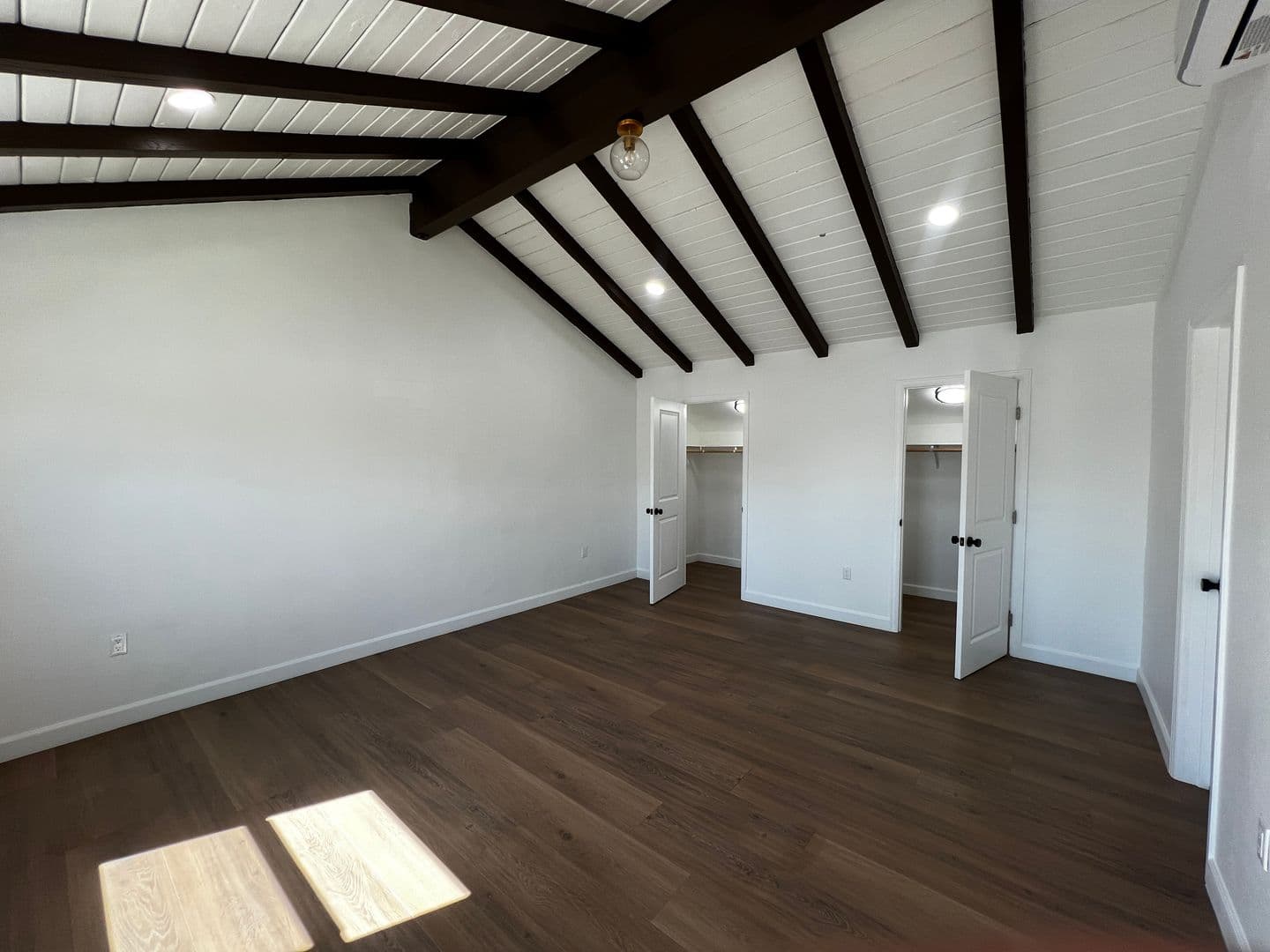 Anaheim House: 961 S Claudina St