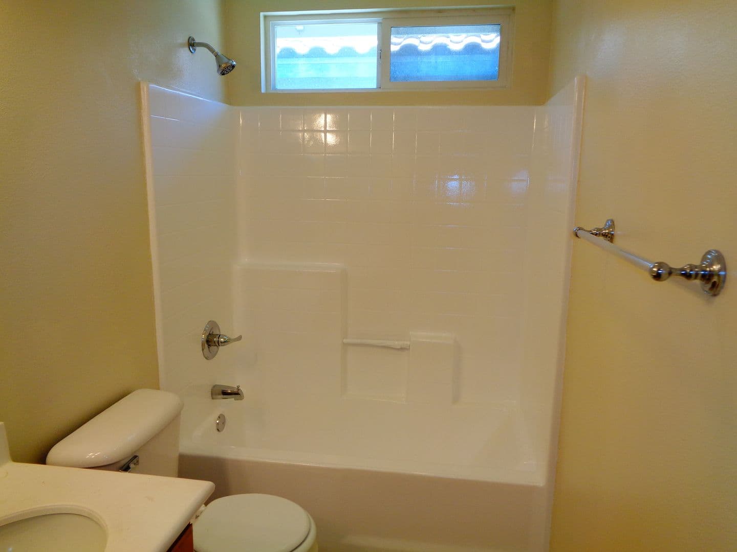 Upland House: 1551 N Poconos Cir