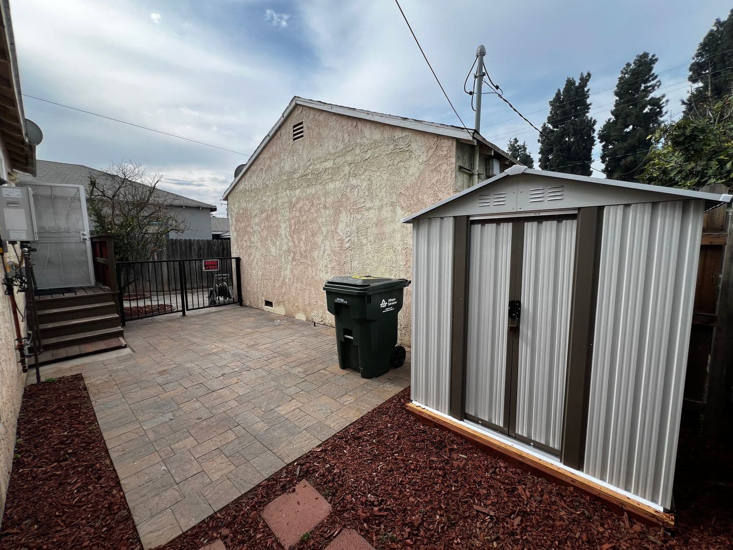 Whittier House: 6321 Canobie Ave