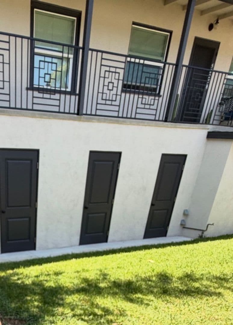 Whittier House: 5823 Greenleaf Ave