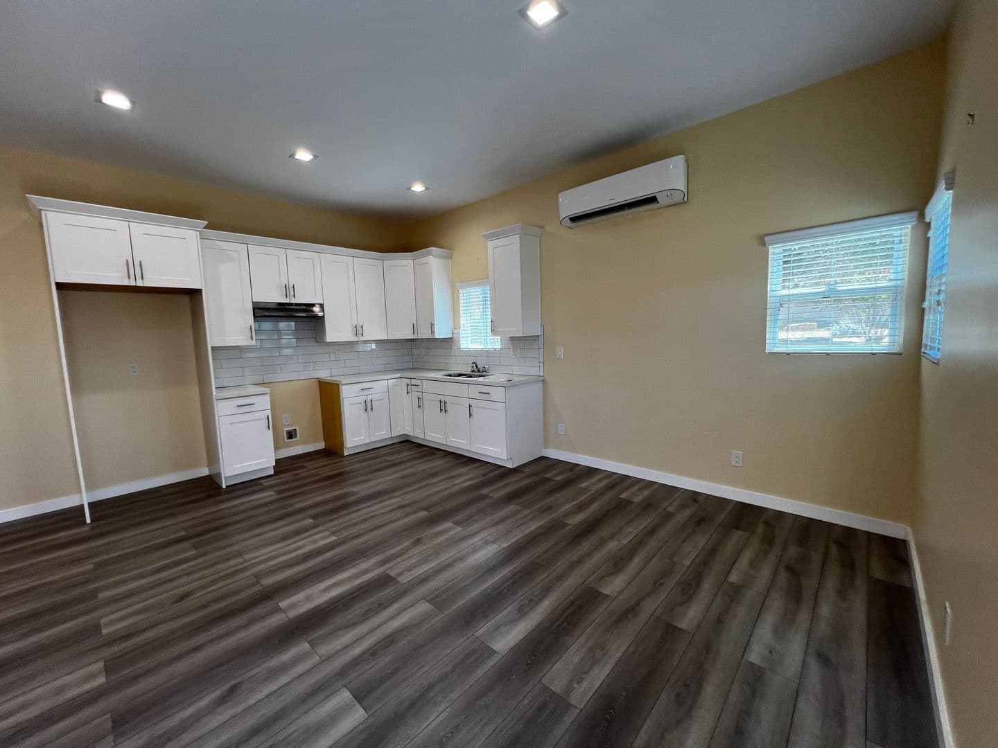 Whittier House: 5602 Hoover Ave