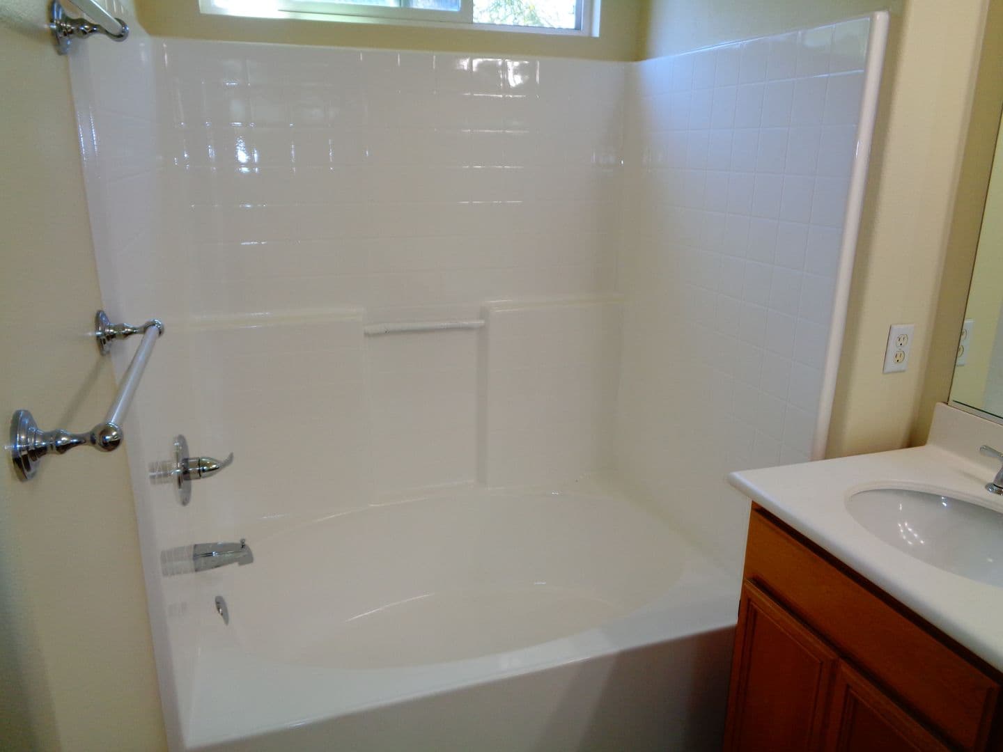 Upland House: 1551 N Poconos Cir