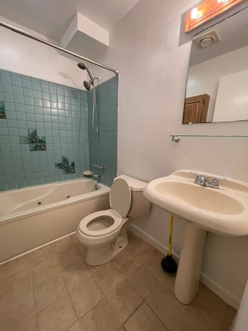 GAITHERSBURG House: 806 FLAGLER DRIVE
