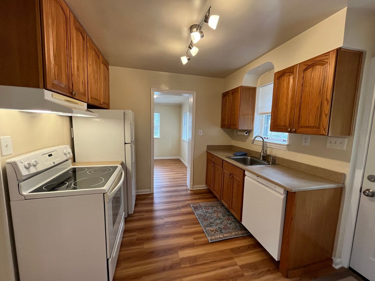 Kensington House: 4408 Glenridge St.