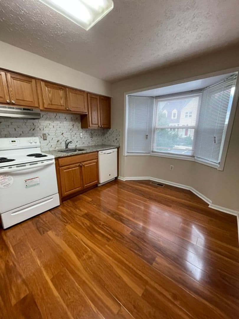 GAITHERSBURG House: 806 FLAGLER DRIVE