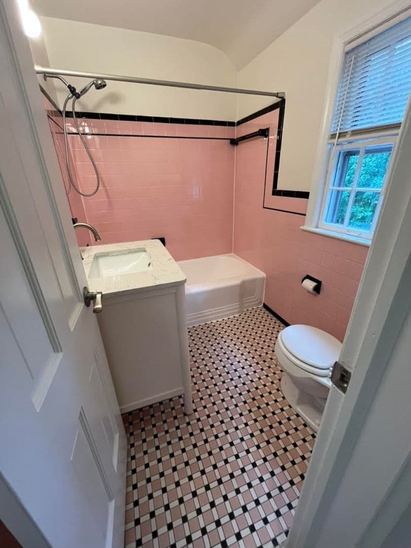 Kensington House: 4408 Glenridge St.