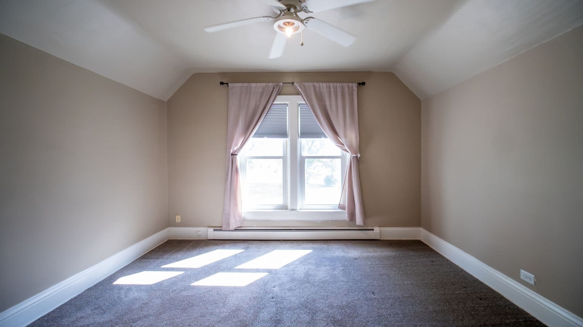 Stewartville House: 652 Hwy 63 S