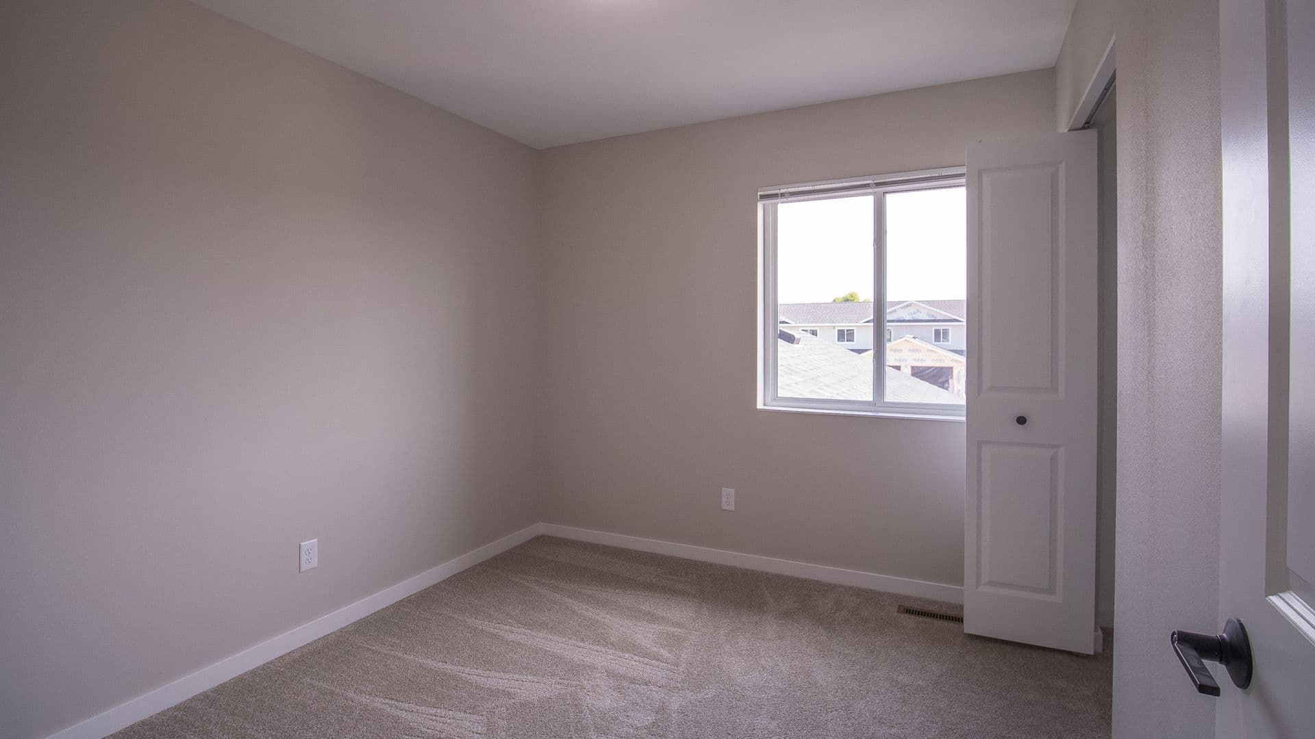 Kasson Apartment: 513-1303 15th Street NW