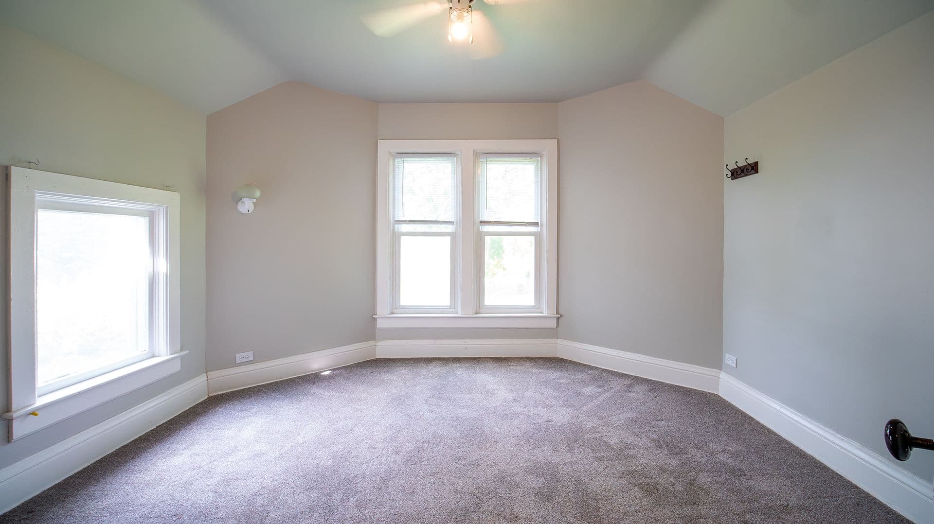 Stewartville House: 652 Hwy 63 S