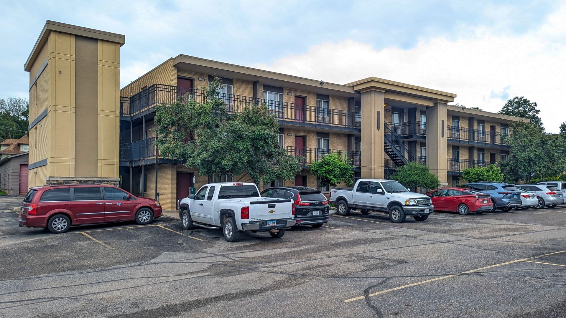 Rochester Apartment: 418 6th Street SW