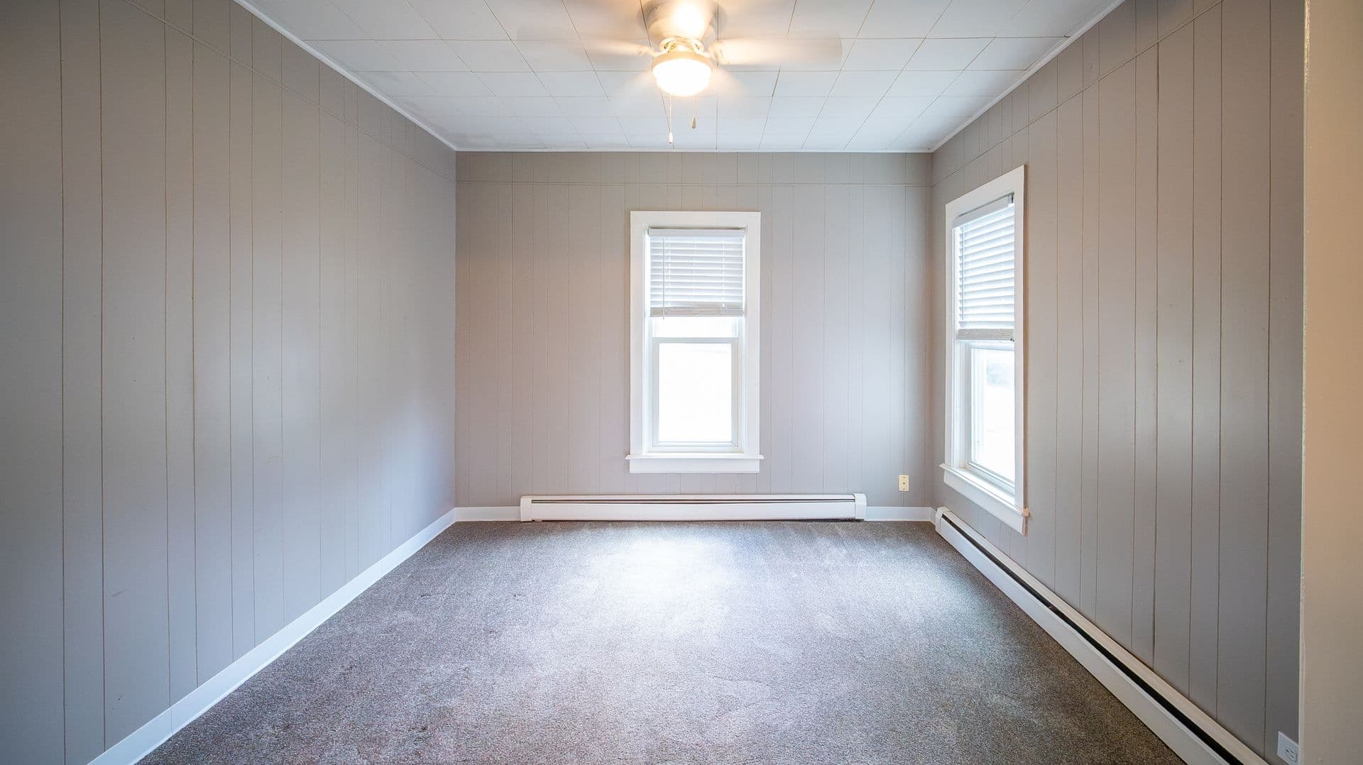 Stewartville House: 652 Hwy 63 S