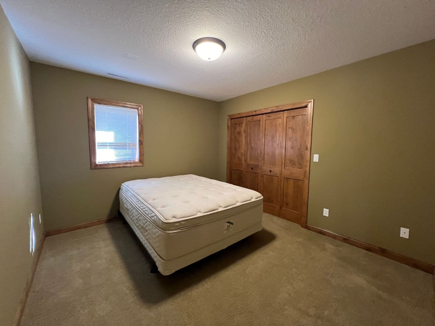 Rochester House: 694 Panorama Cir NW