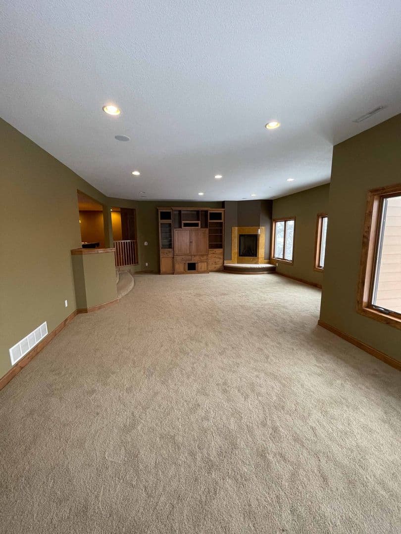Rochester House: 694 Panorama Cir NW