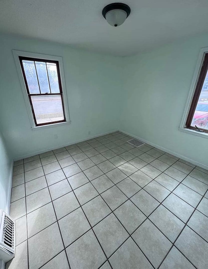 Rochester House: 617 12th St SE