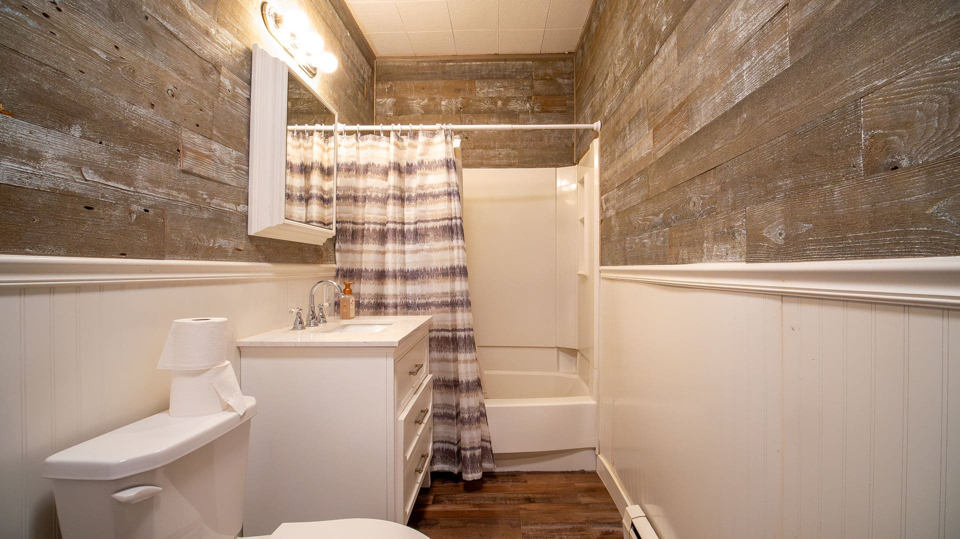 Stewartville House: 652 Hwy 63 S