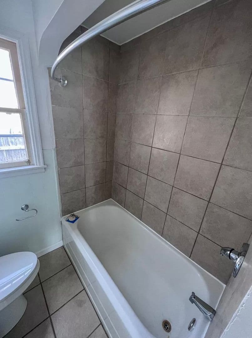 Rochester House: 617 12th St SE