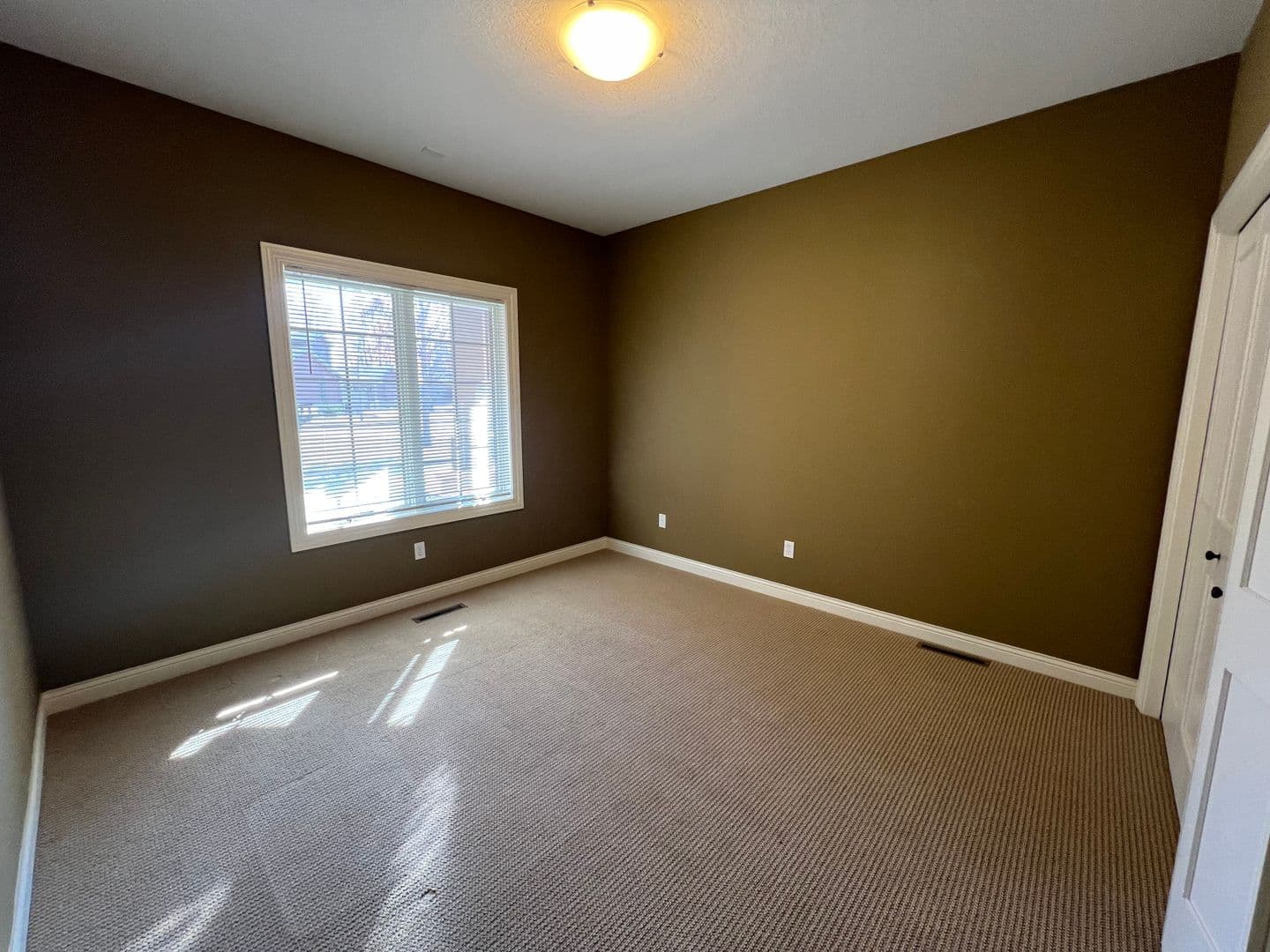Rochester House: 694 Panorama Cir NW