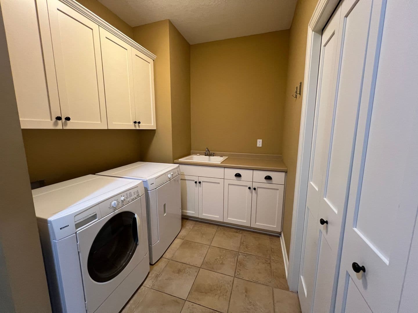 Rochester House: 694 Panorama Cir NW