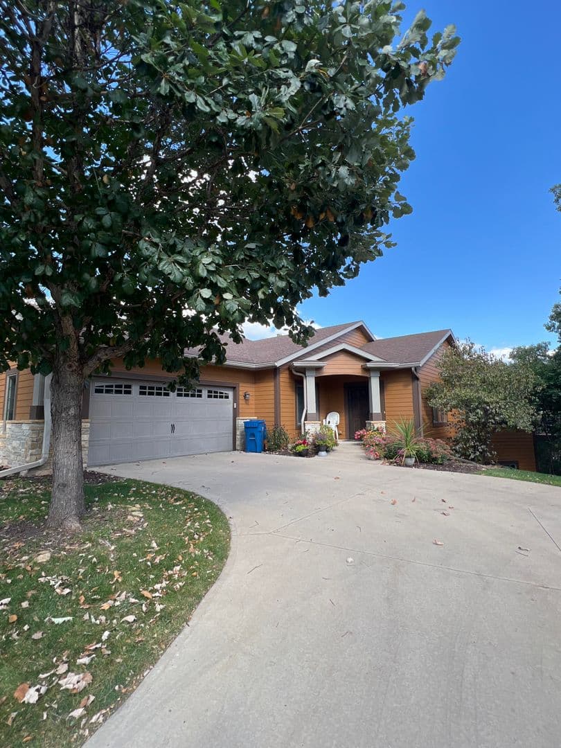 Rochester House: 694 Panorama Cir NW
