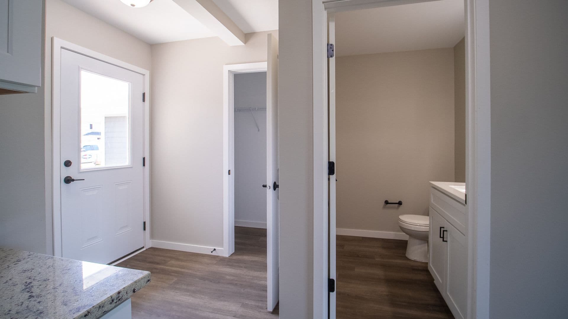 Kasson Apartment: 513-1303 15th Street NW