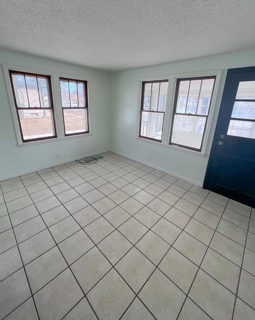 Rochester House: 617 12th St SE