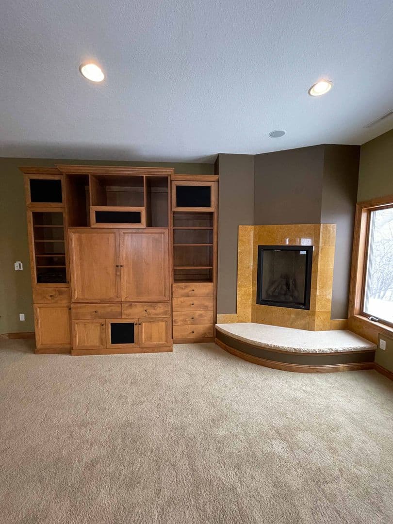 Rochester House: 694 Panorama Cir NW