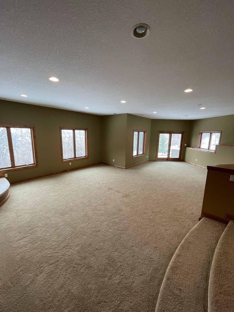 Rochester House: 694 Panorama Cir NW
