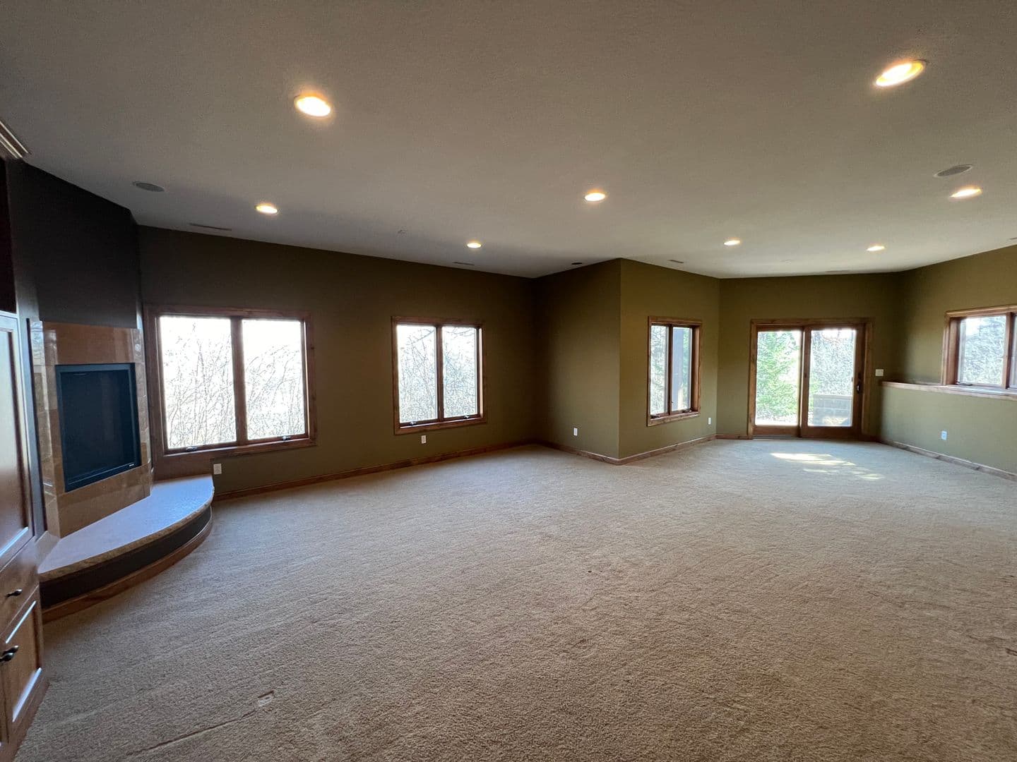Rochester House: 694 Panorama Cir NW
