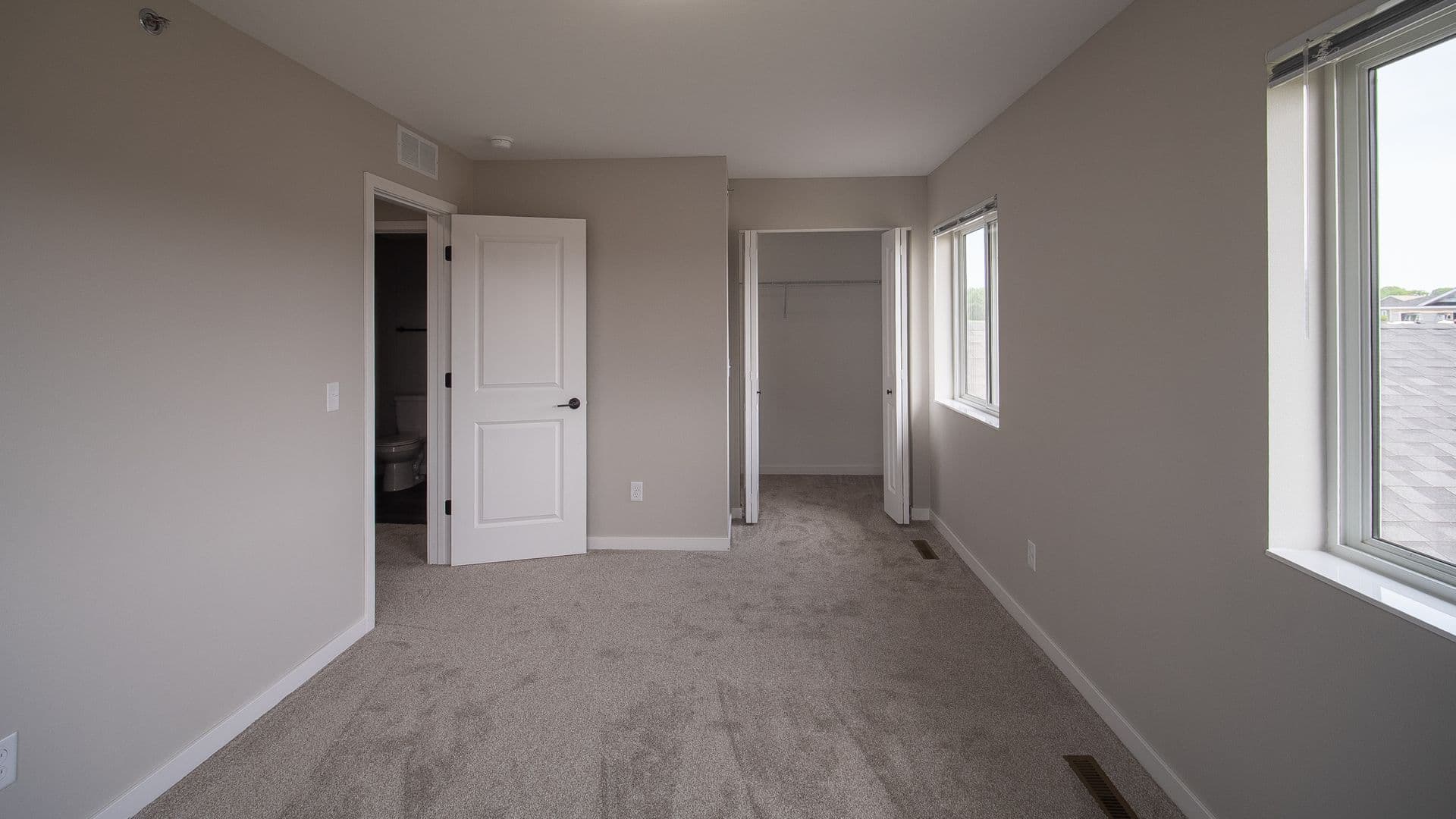Kasson Apartment: 513-1303 15th Street NW