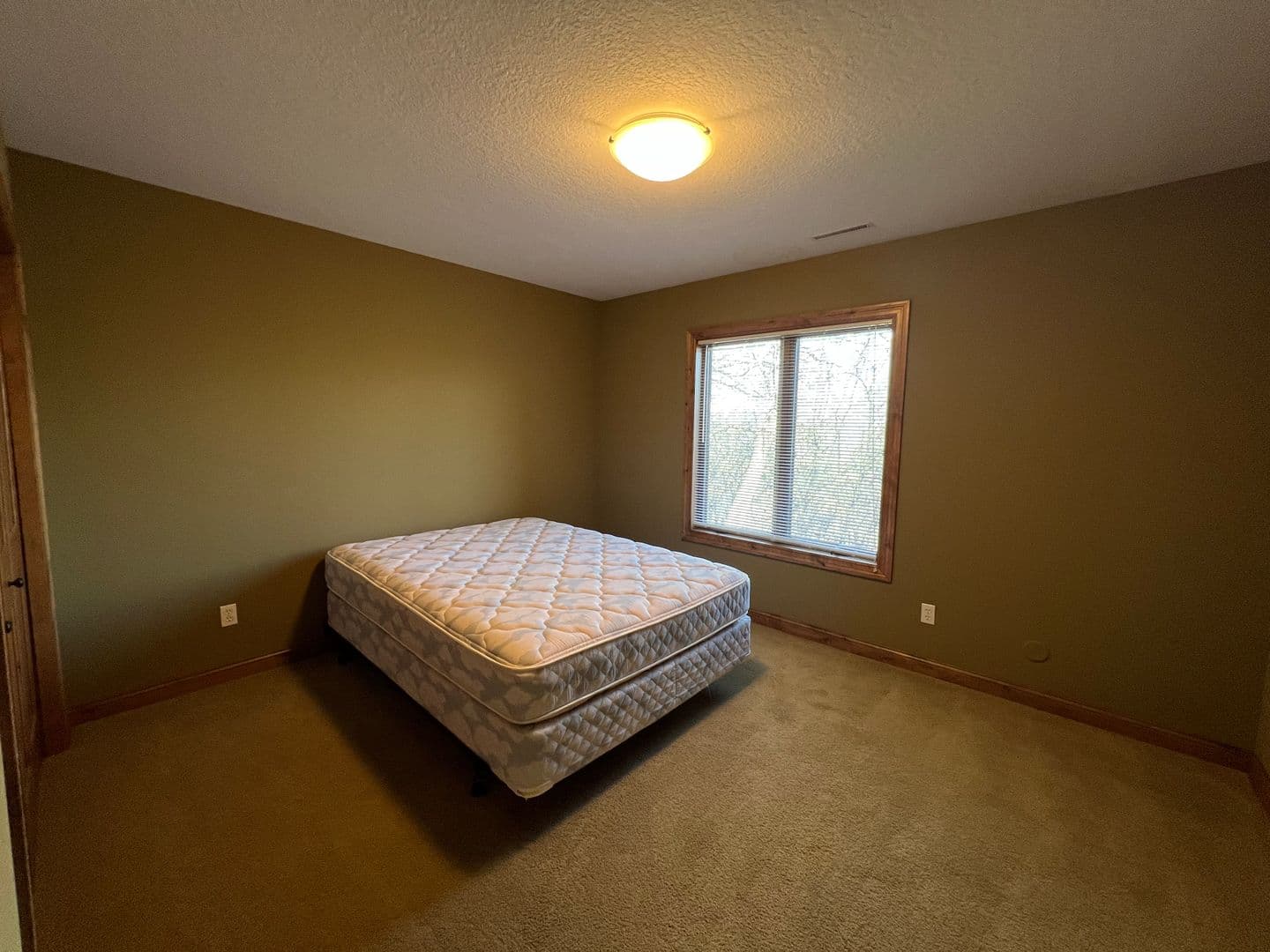 Rochester House: 694 Panorama Cir NW