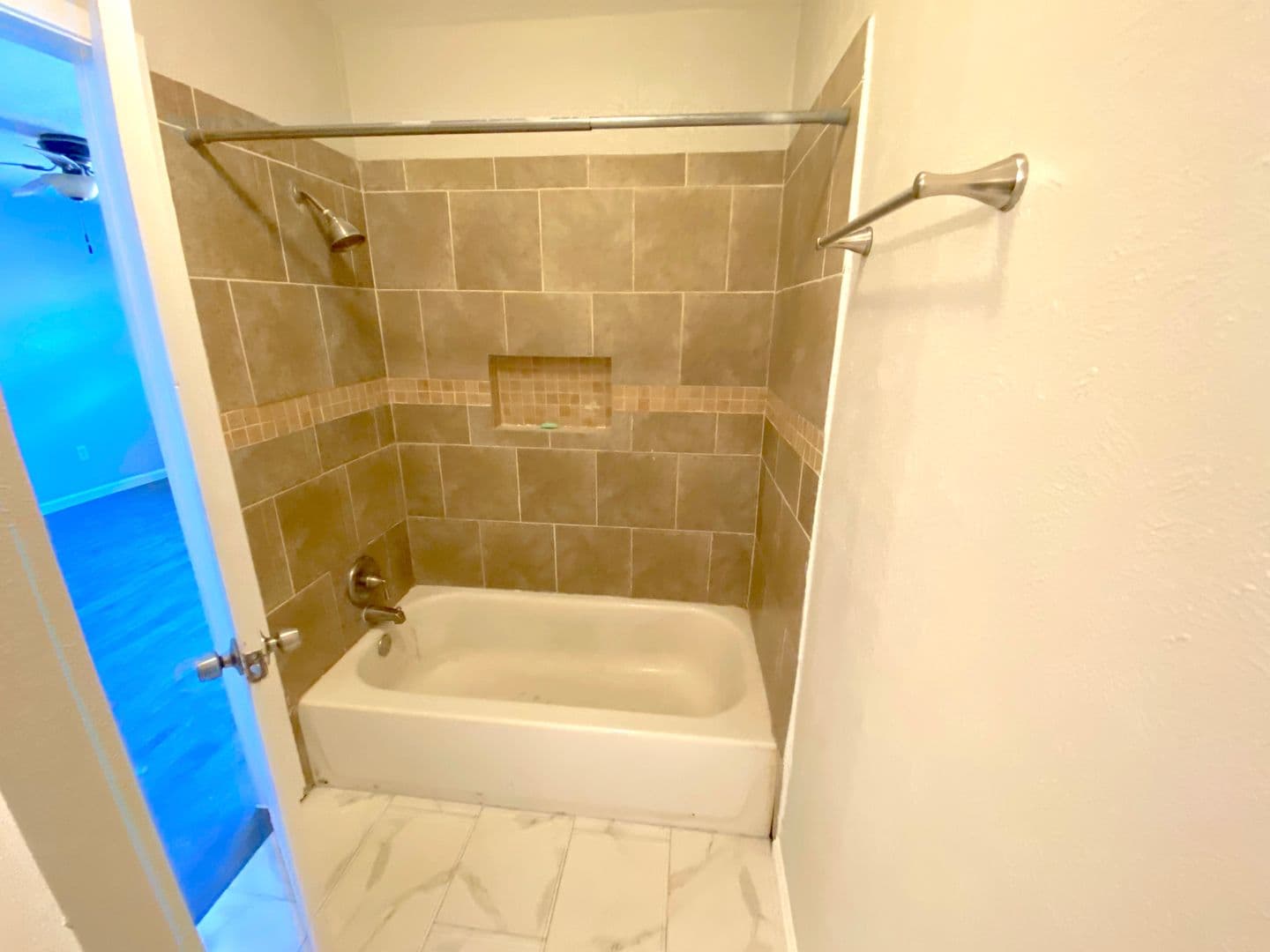 HOUSTON Townhome: 6620 WESTWICK DR.