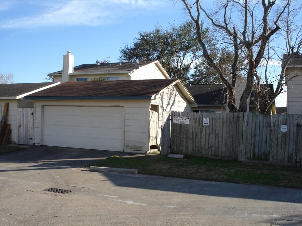 HOUSTON Townhome: 6620 WESTWICK DR.