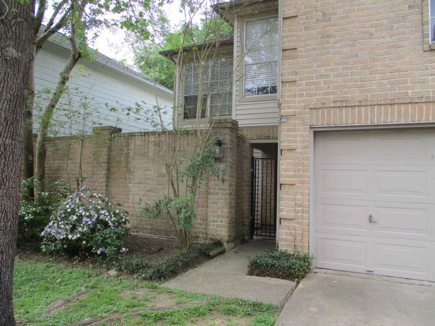 Houston House: 16023 HIDDEN ACRES Dr