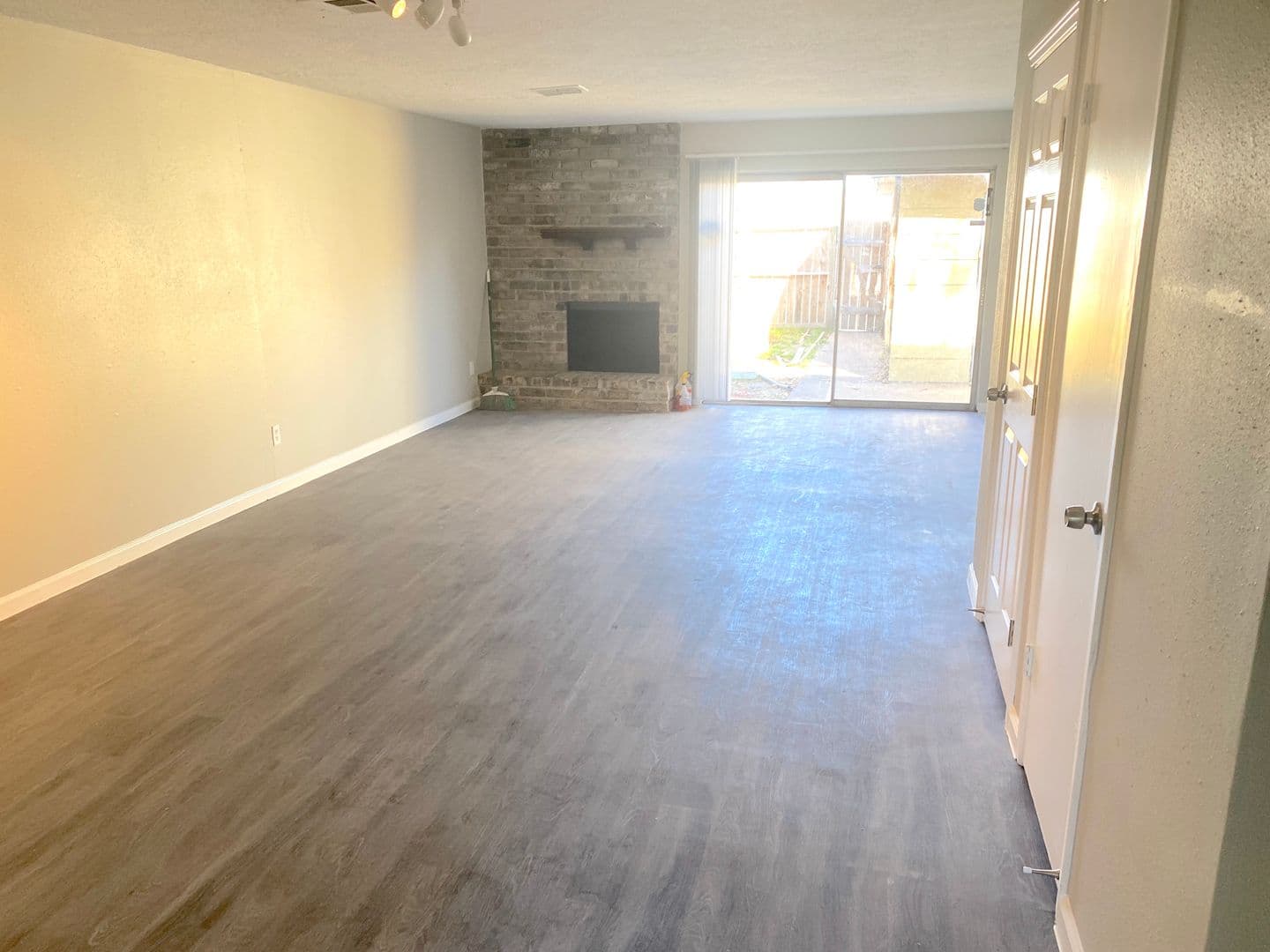 HOUSTON Townhome: 6620 WESTWICK DR.