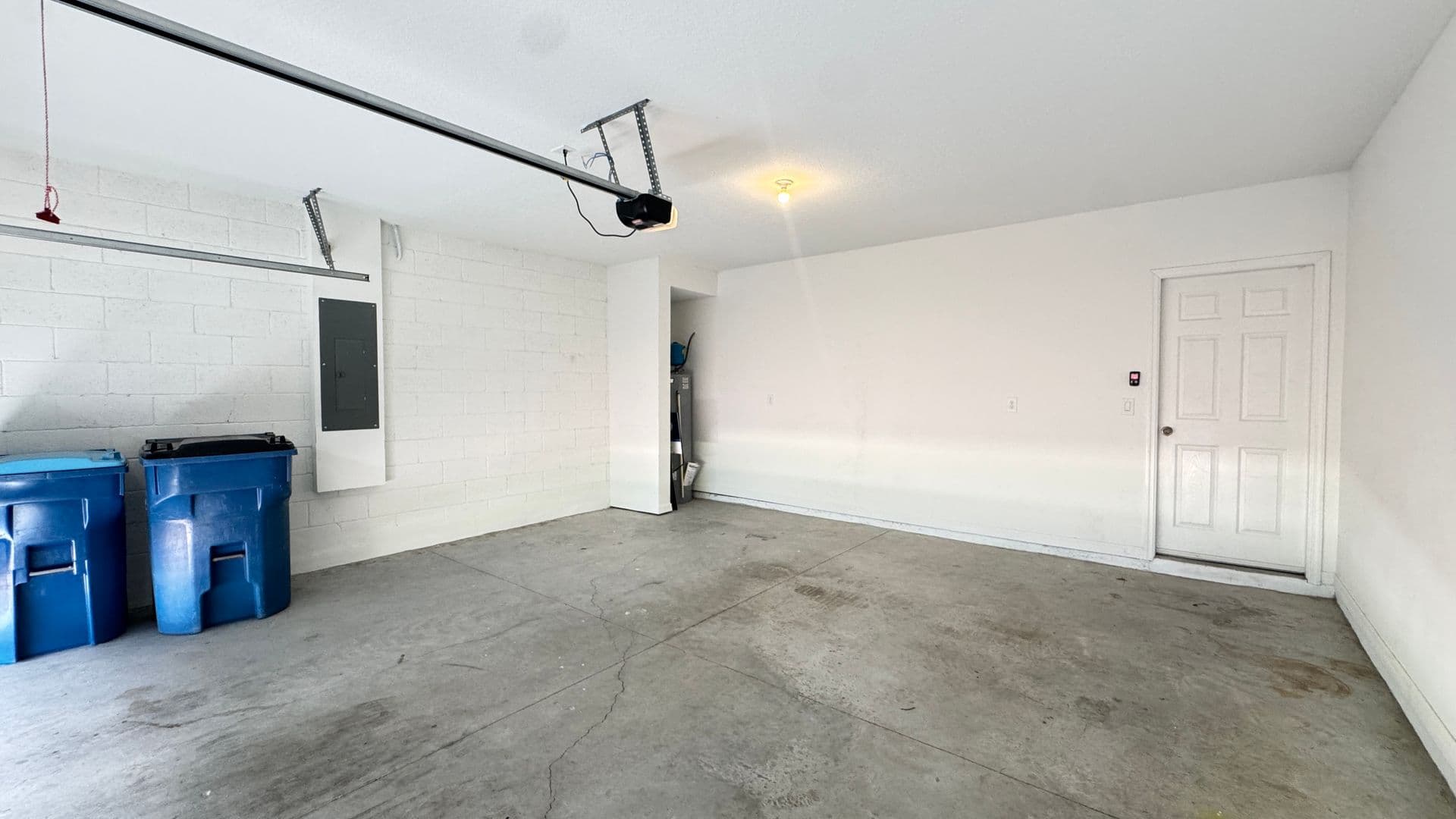 Davenport House: 2401 White Tail St