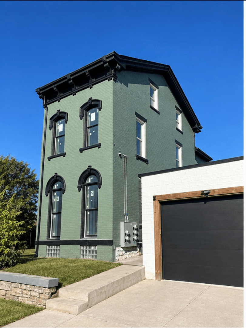 Covington Apartment: 24 W 10th St