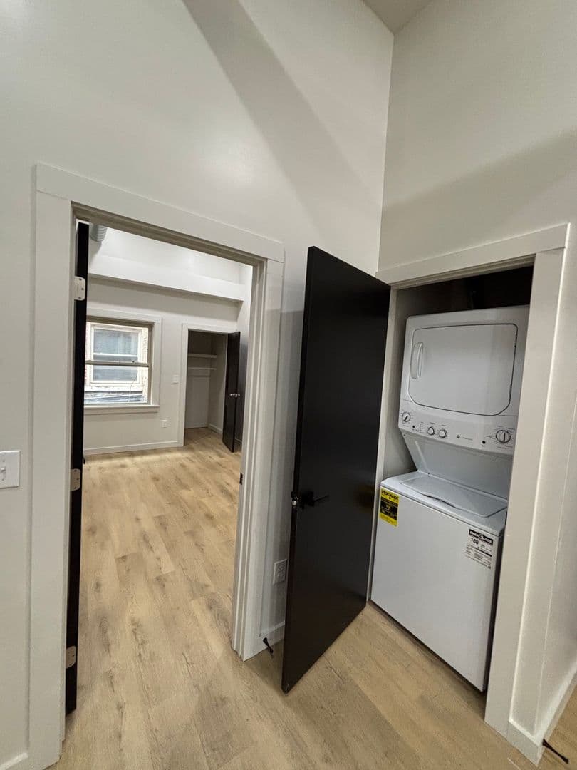 Covington Apartment: 24 W 10th St