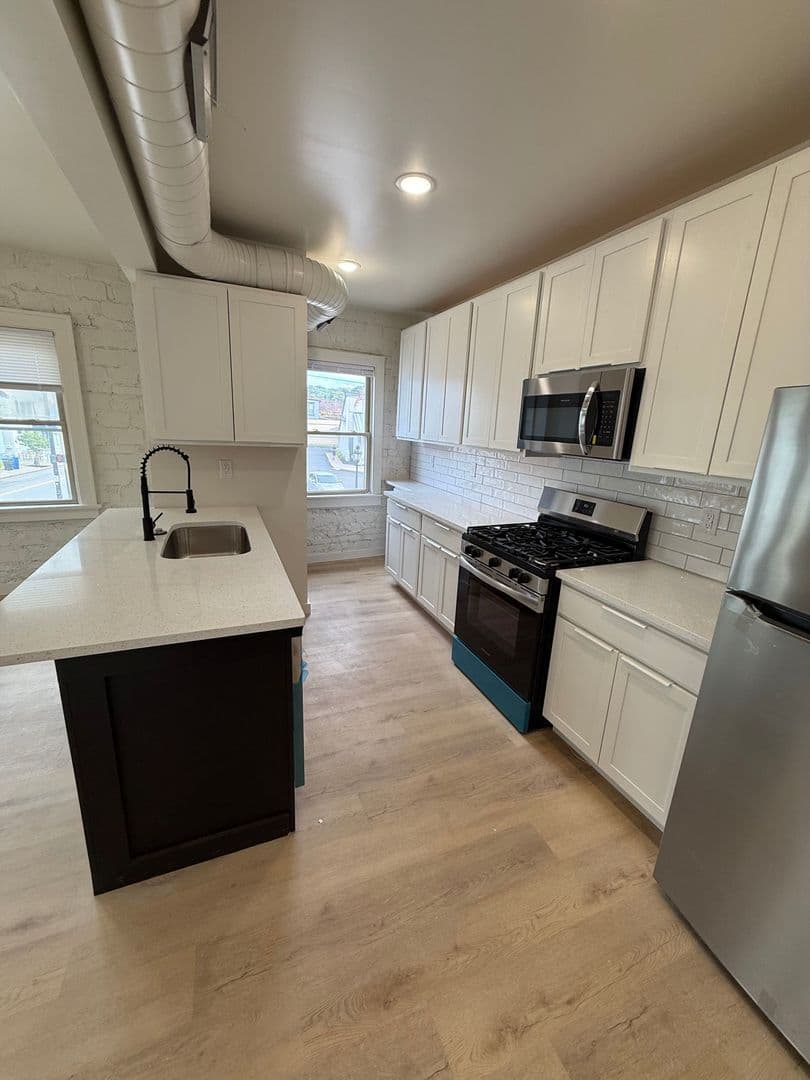 Covington Apartment: 24 W 10th St
