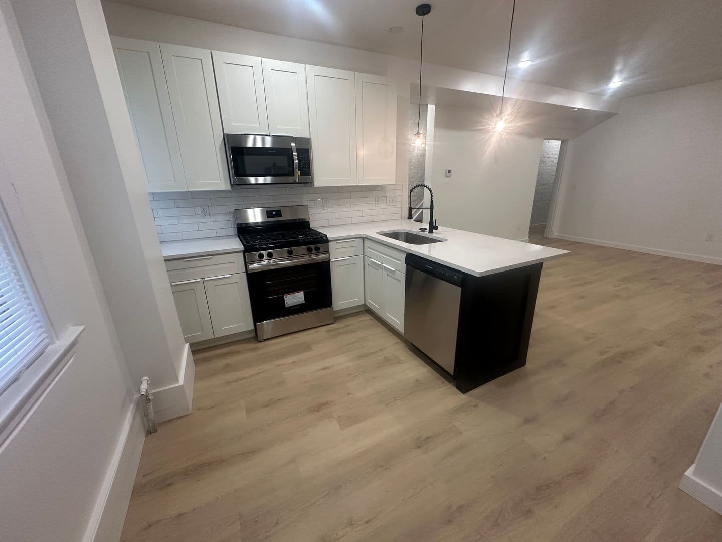 Covington Apartment: 24 W 10th St
